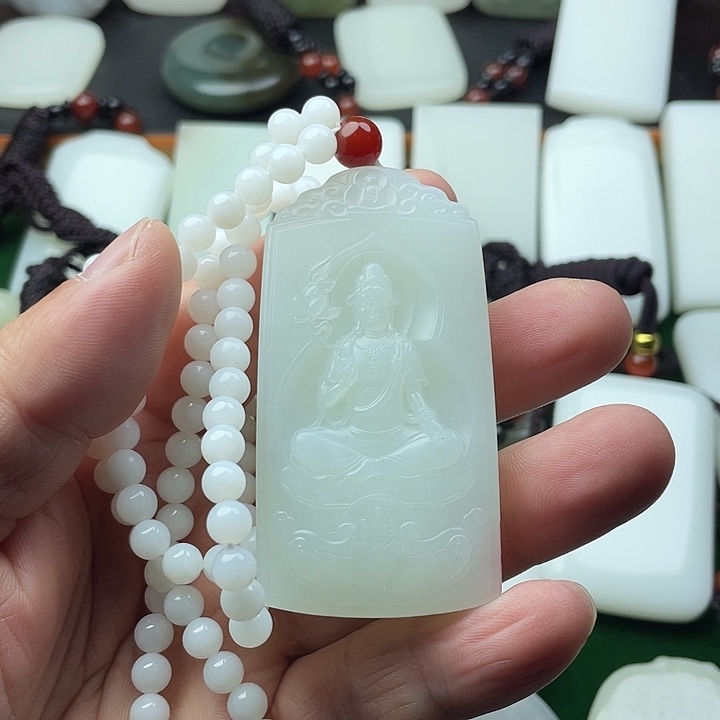 颈饰未镶嵌和田玉（糖玉）