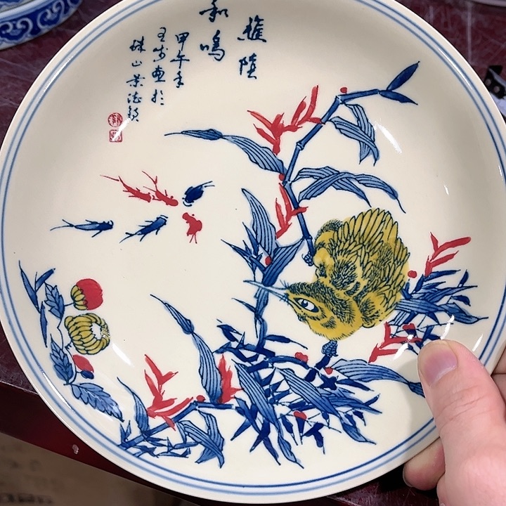 瓷片////直径20厘米。黄。