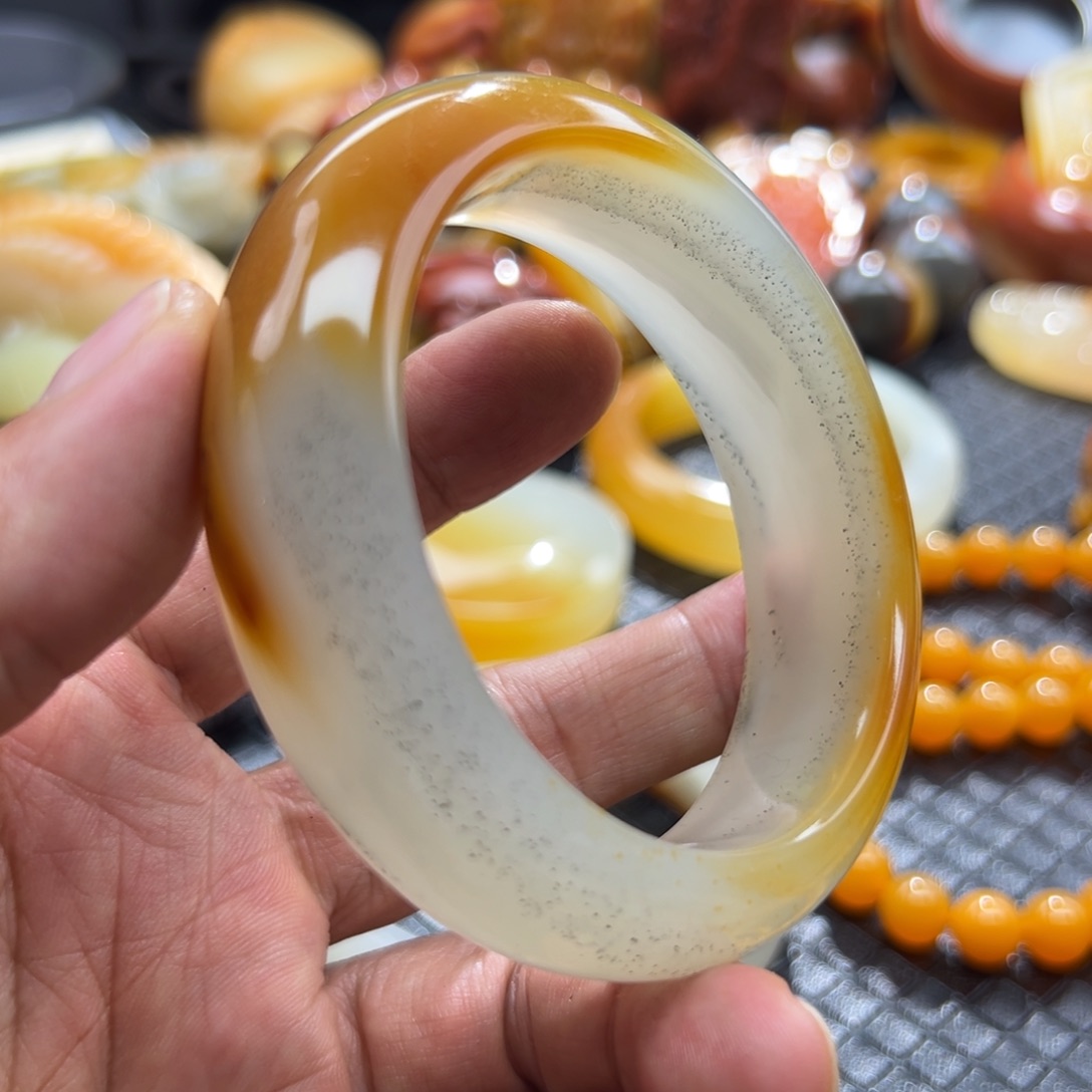 石英质玉未镶嵌颈饰
