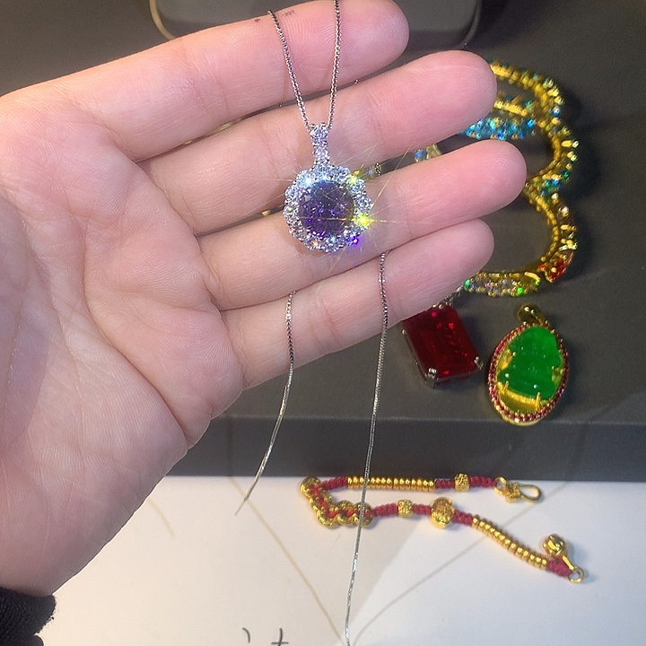 非金属08吊坠。              