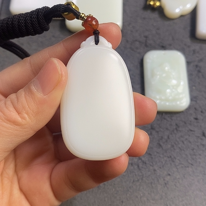 *****和田玉未镶嵌颈饰