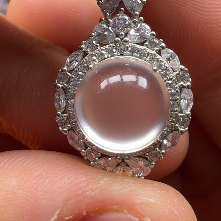 石英质玉合金颈饰