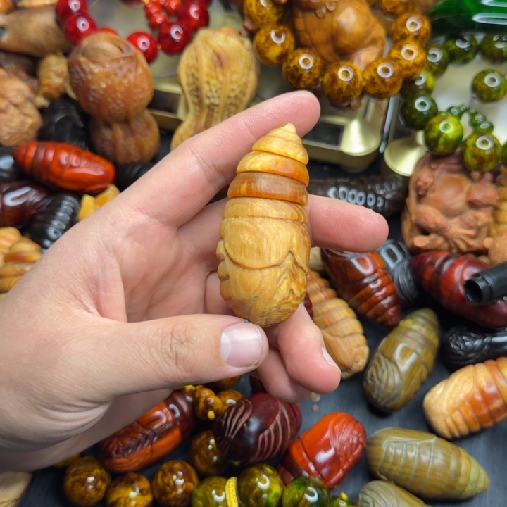 贡木琥珀木文玩把件