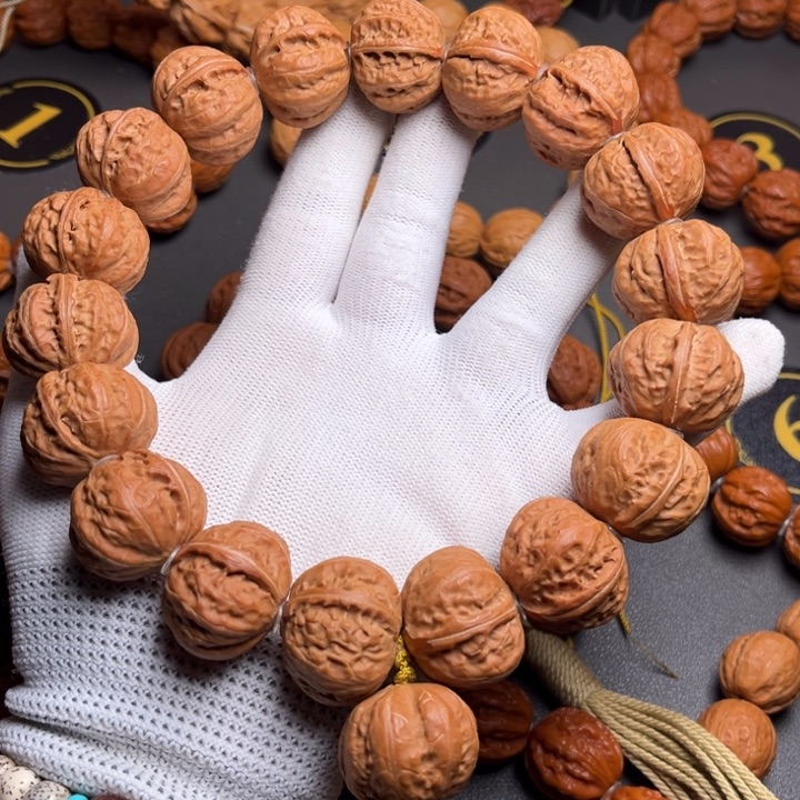 威***士文玩核桃手串磨盘