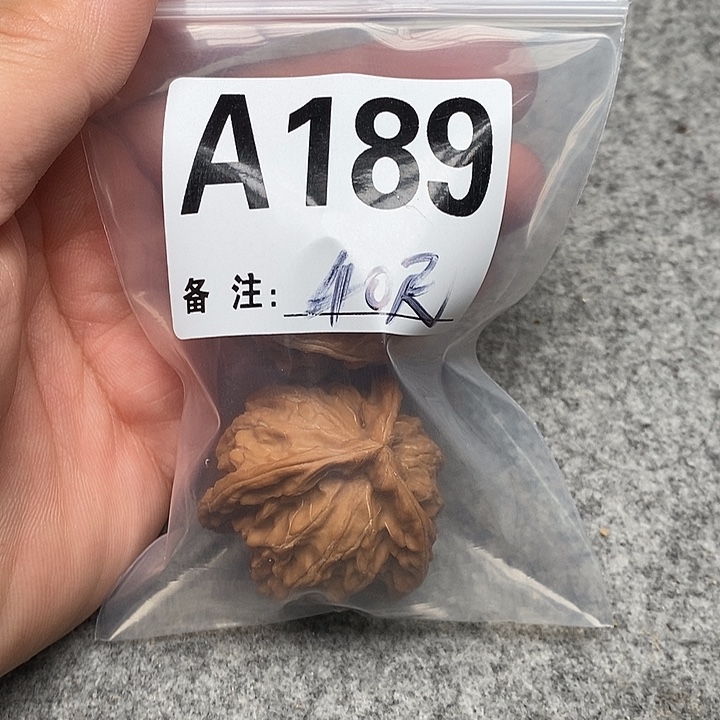 吊坠文玩核桃三棱