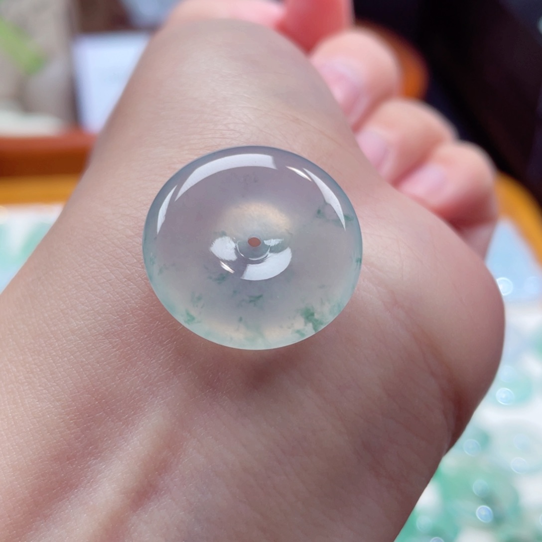 翡翠颈饰未镶嵌扣子