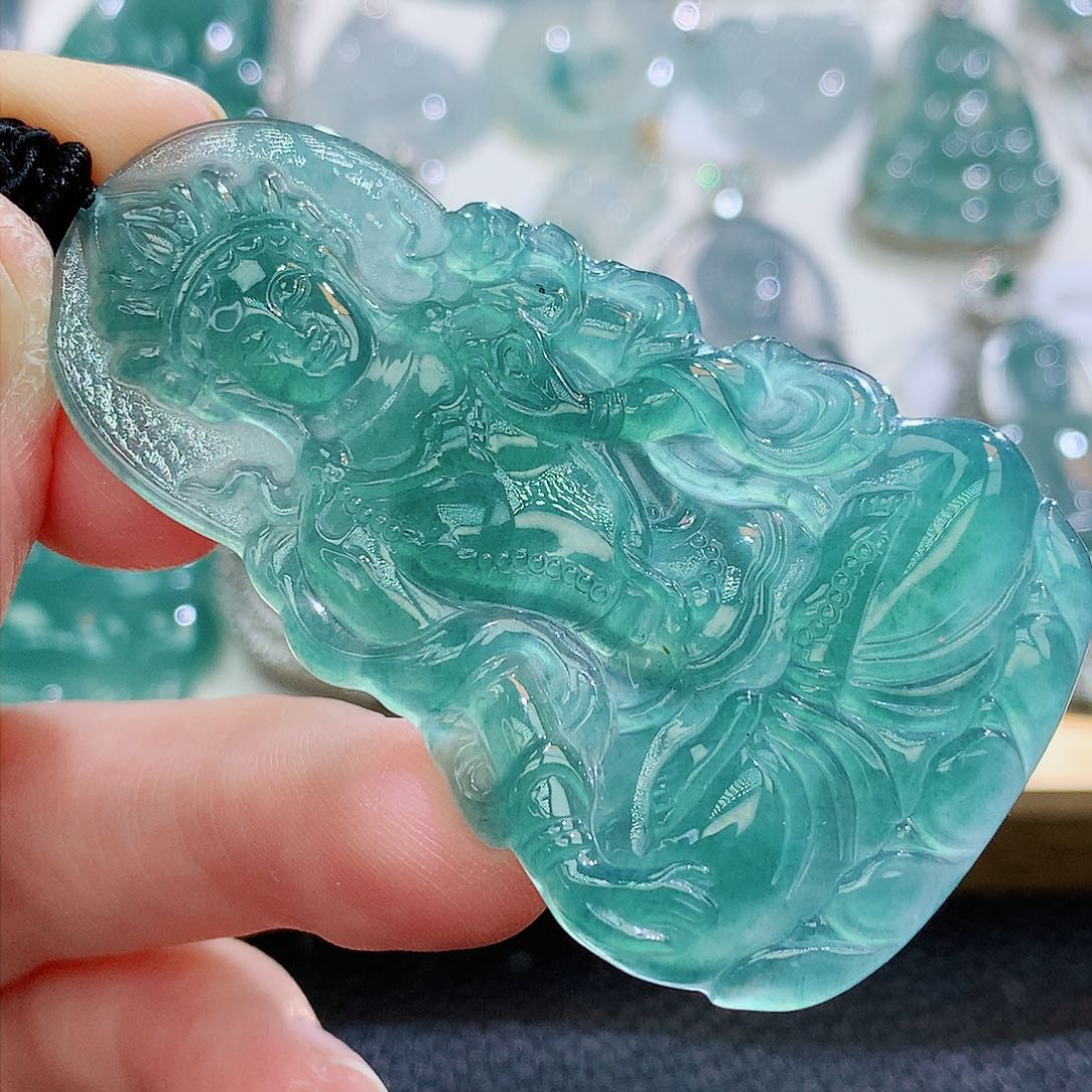 翡翠挂件未镶嵌翡翠