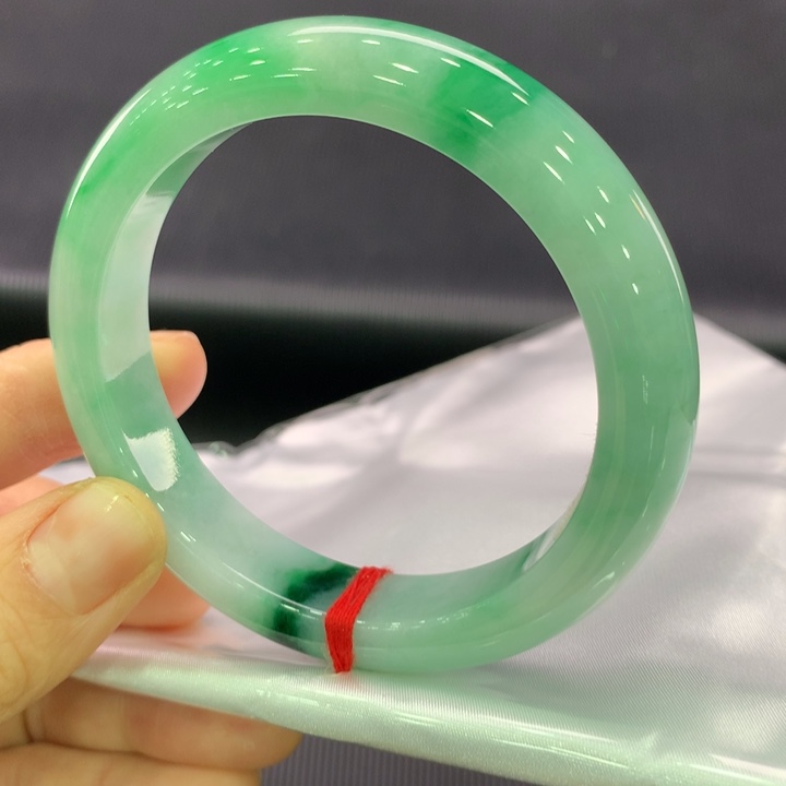 翡翠未镶嵌手镯正圈57