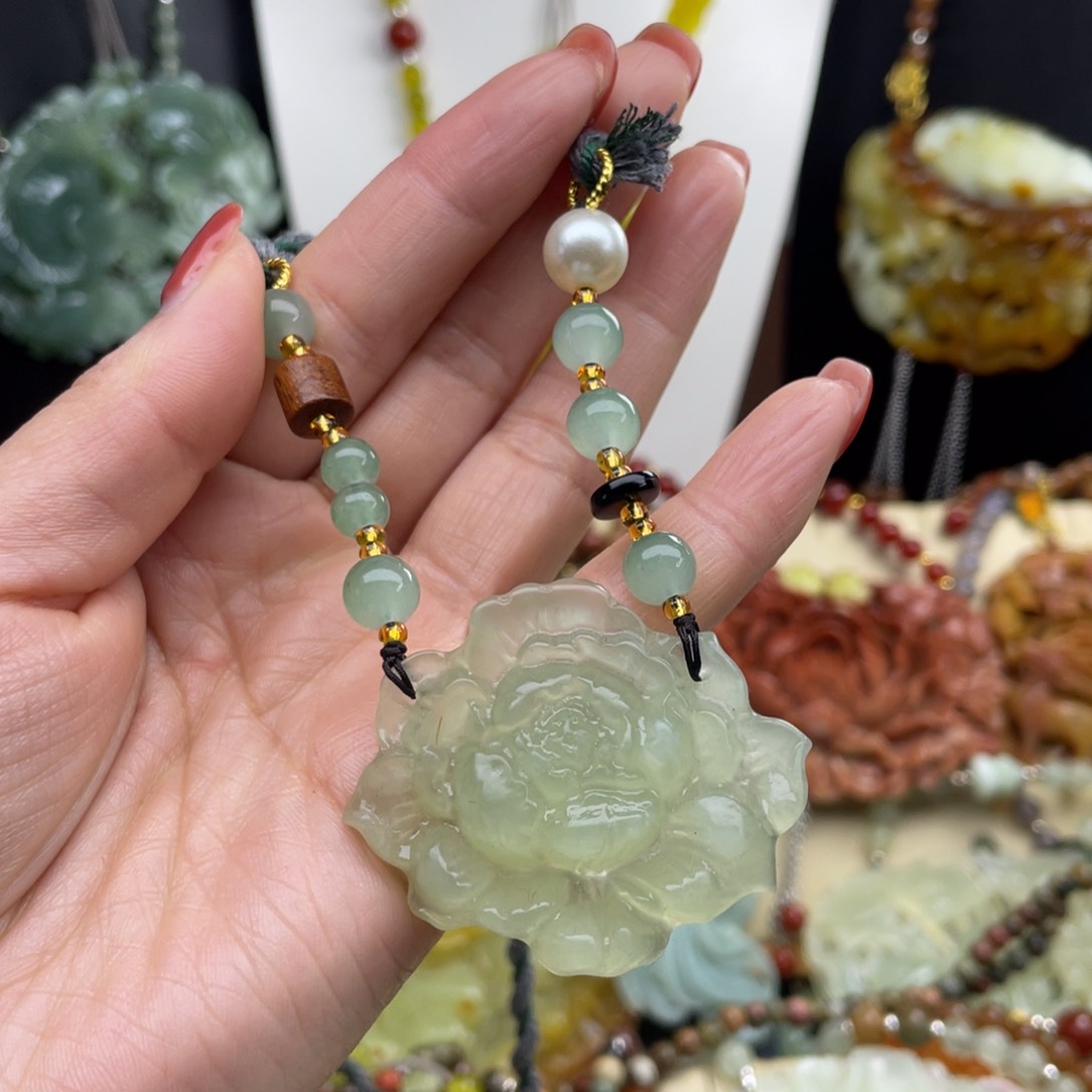 未镶嵌蛇纹石玉颈饰