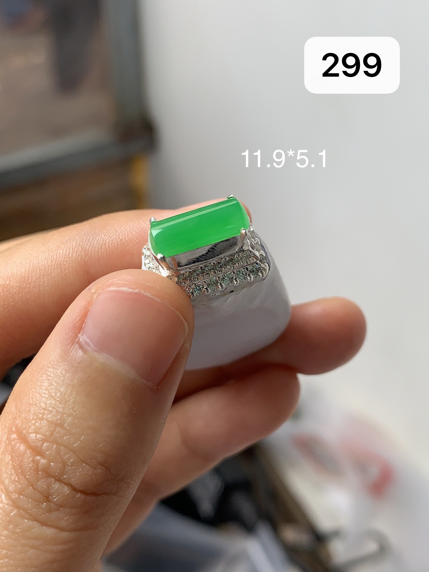 缅甸天然翡翠A货铜托镶嵌