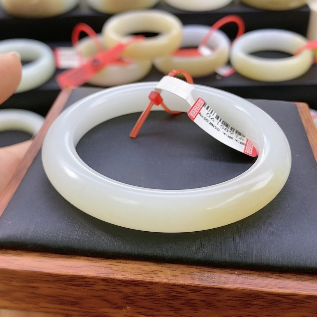 和田玉未镶嵌手镯54.8