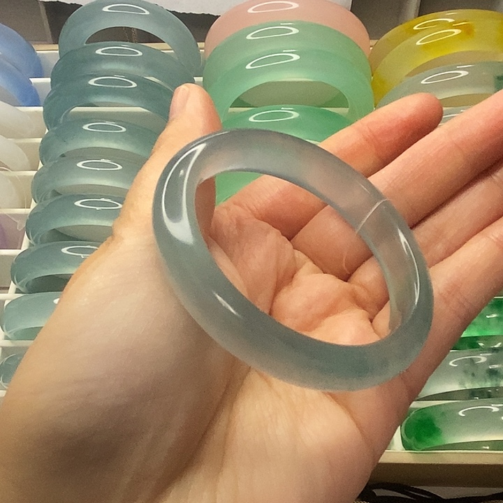 石英岩玉未镶嵌手镯