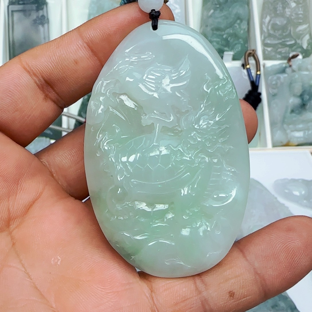 翡翠颈饰未镶嵌，