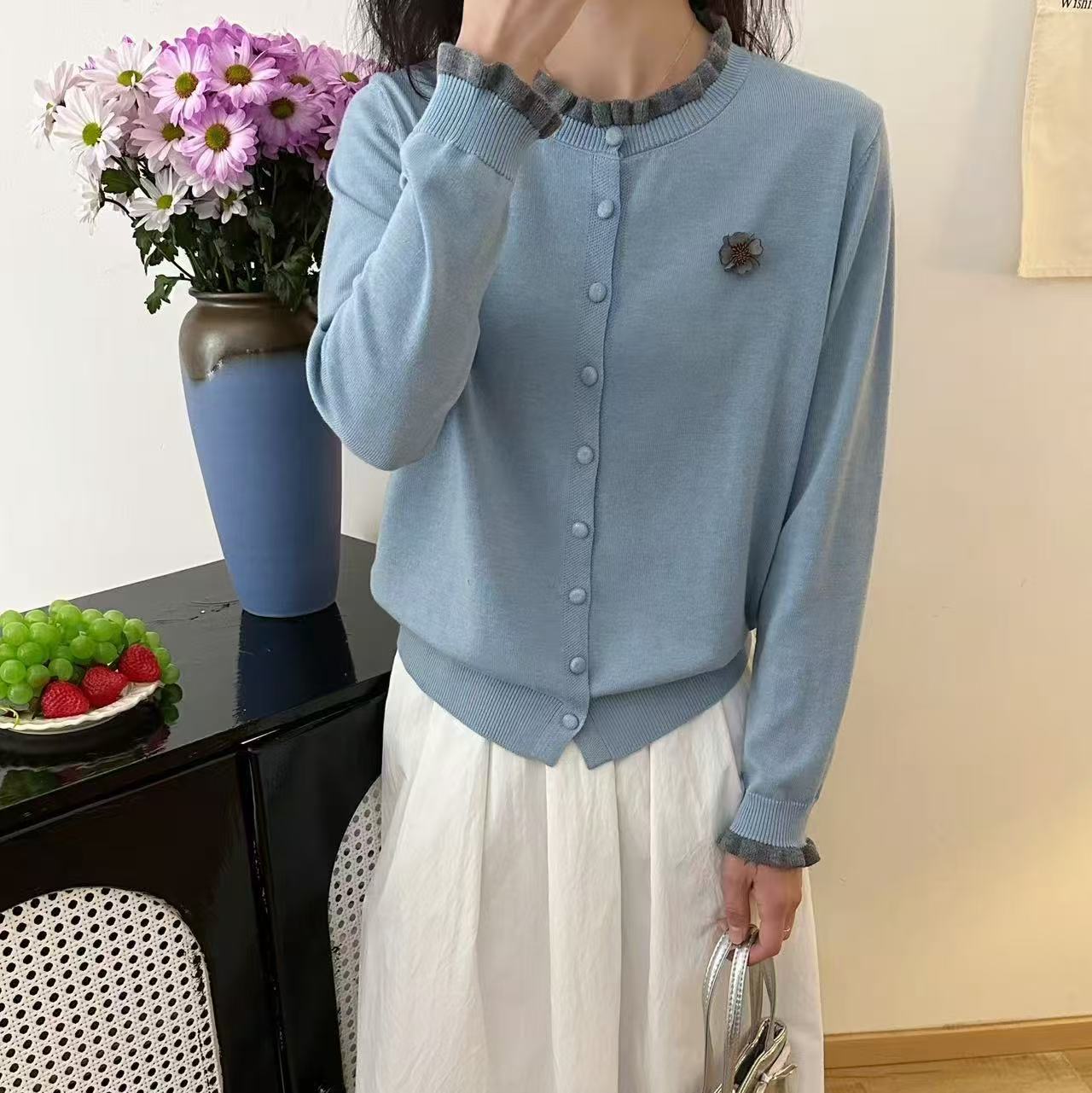  9101【迪好优选】新款时尚减龄假两件撞色木耳边立体花朵针织开衫