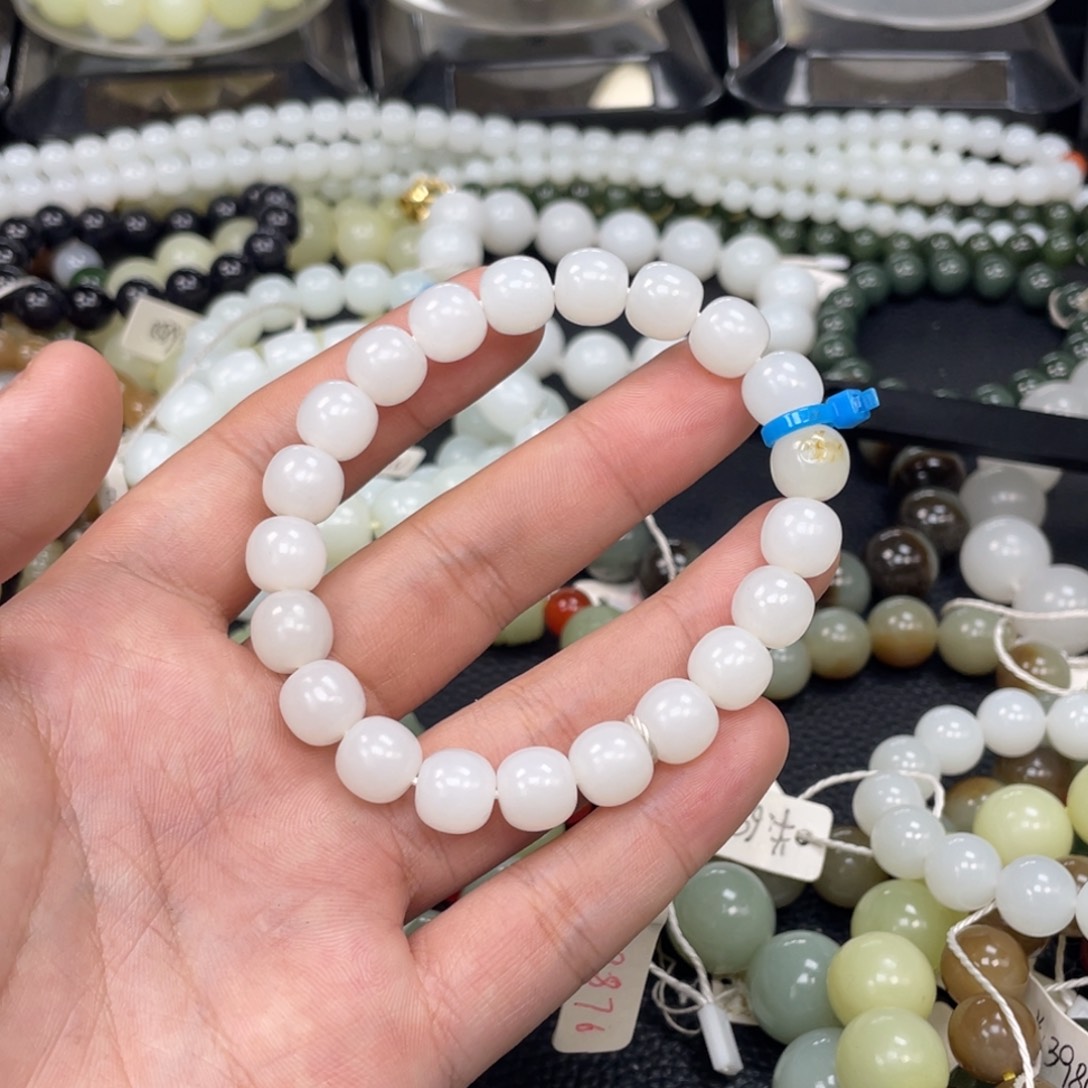 小***人和田玉未镶嵌手链