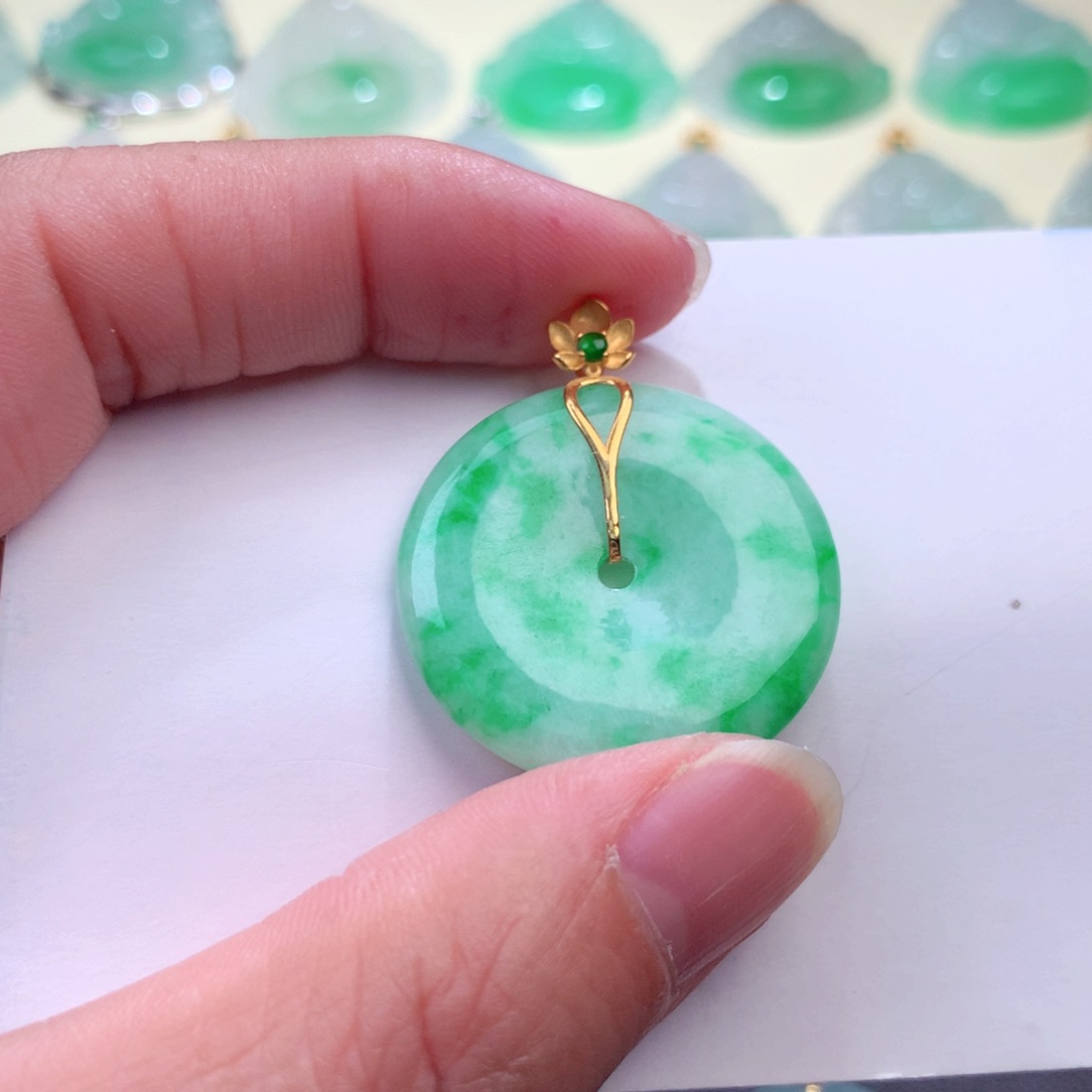 翡翠吊坠(不含链)18K金镶嵌