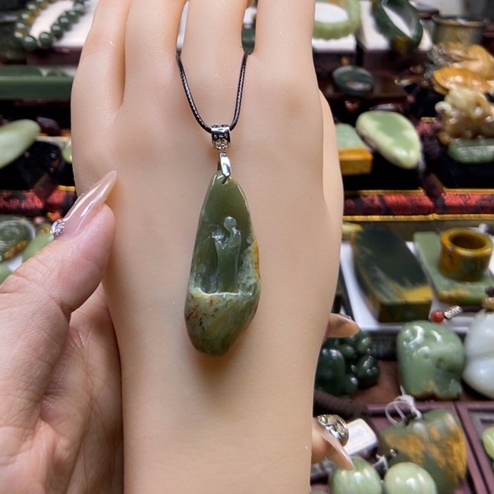 颈饰未镶嵌岫岩河磨玉（透闪石质玉）