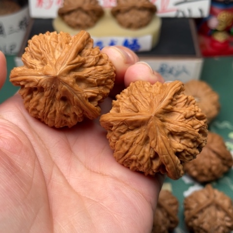 【闪购商品】文玩核桃吊坠41全品玉龙粗筋三棱