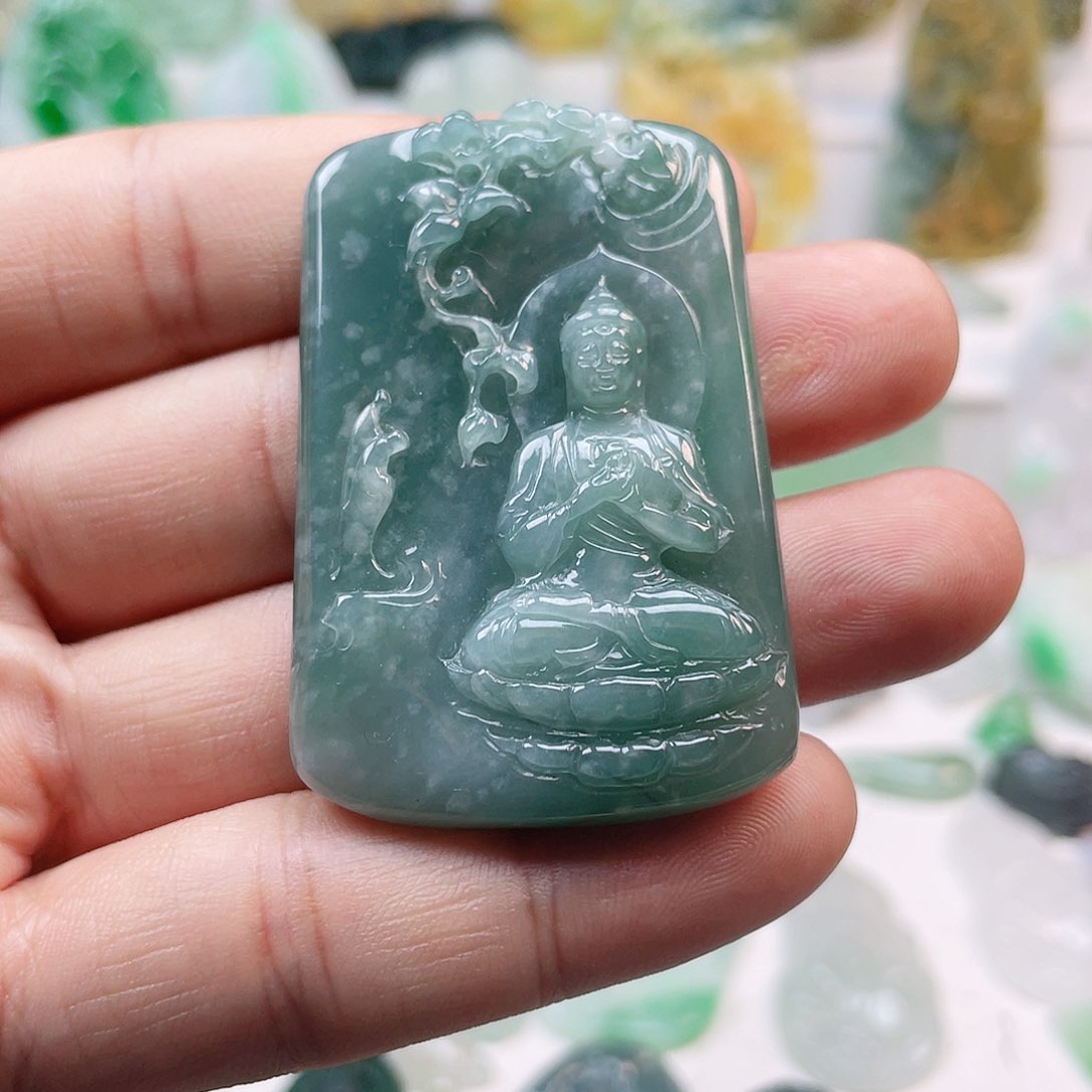 翡翠颈饰未镶嵌山水大日