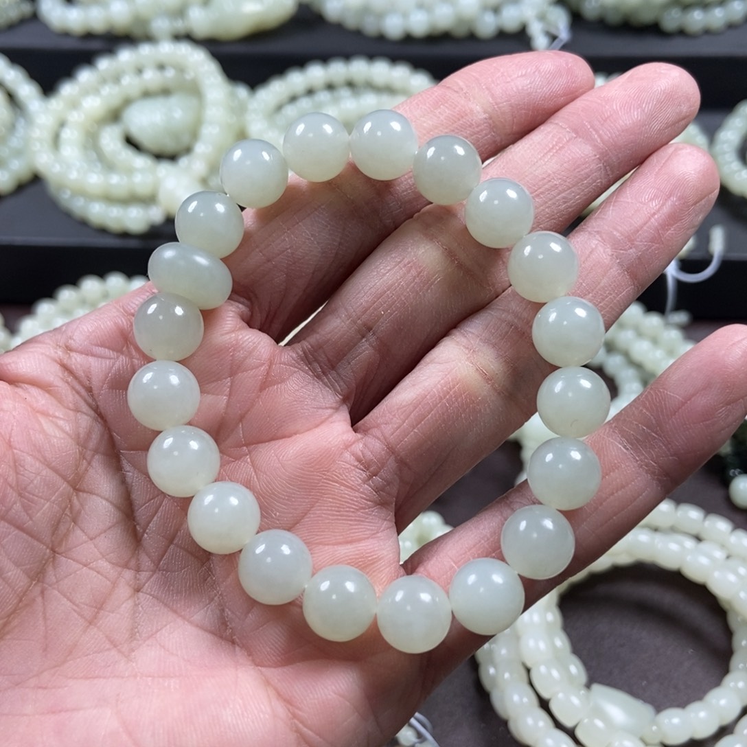 和田玉未镶嵌把件