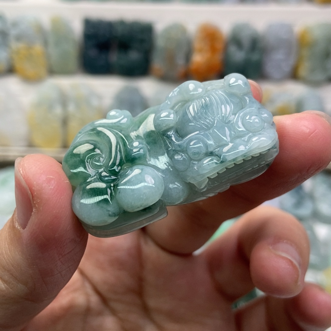 翡翠未镶嵌吊坠(赠链)
