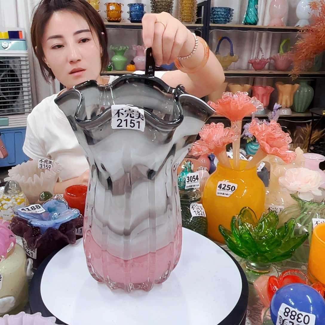 2151 家悦琉璃花瓶摆件不完美