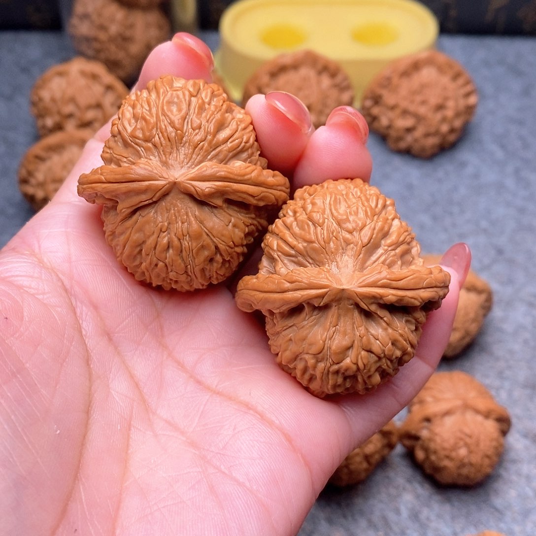 文玩核桃把件万***人精品球白43全品