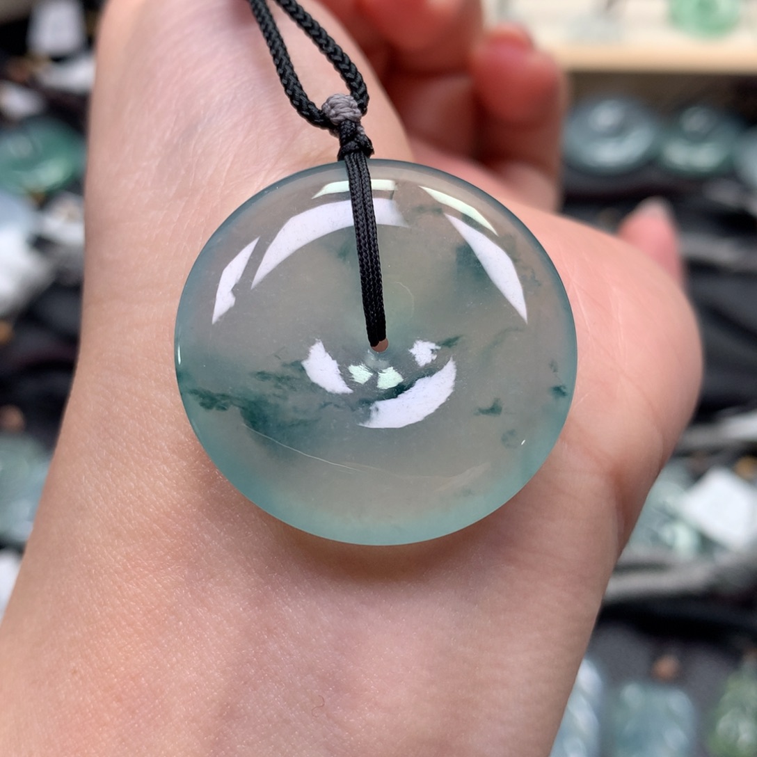 翡翠颈饰未镶嵌扣子