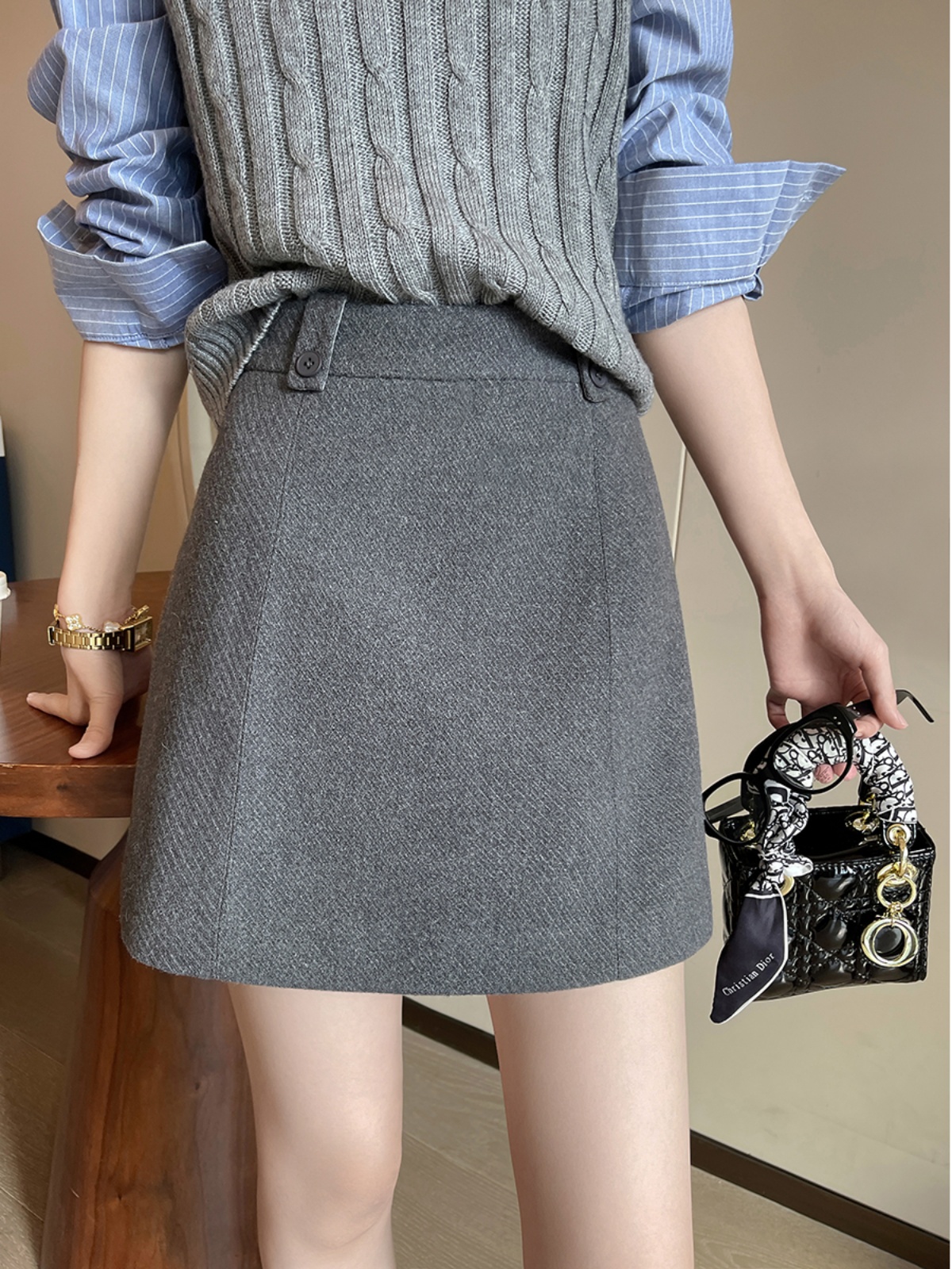 灰色高腰毛呢半身裙女秋冬2025新款百搭通勤a字时尚短裙防走光