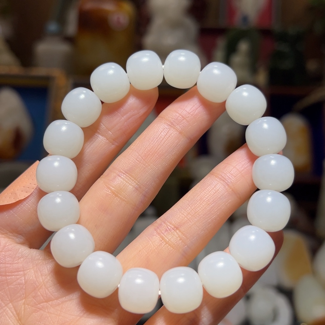 平***云和田玉未镶嵌挂件