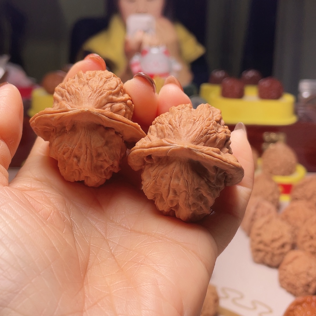 文玩核桃吊坠大红袍