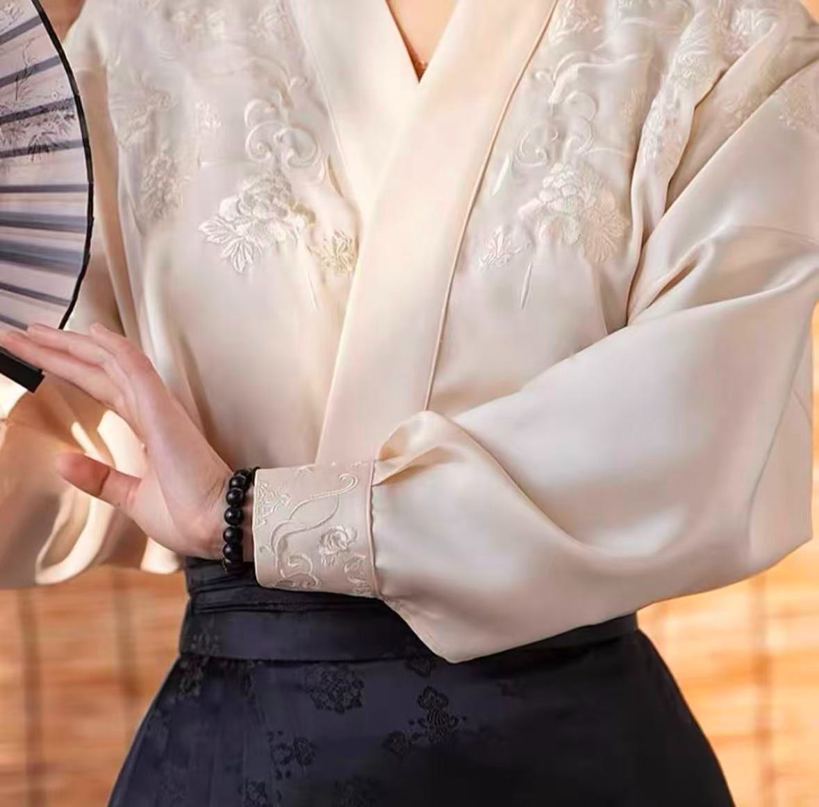 云间月上衣女款原创汉元素秋款中国风交领汉服日常