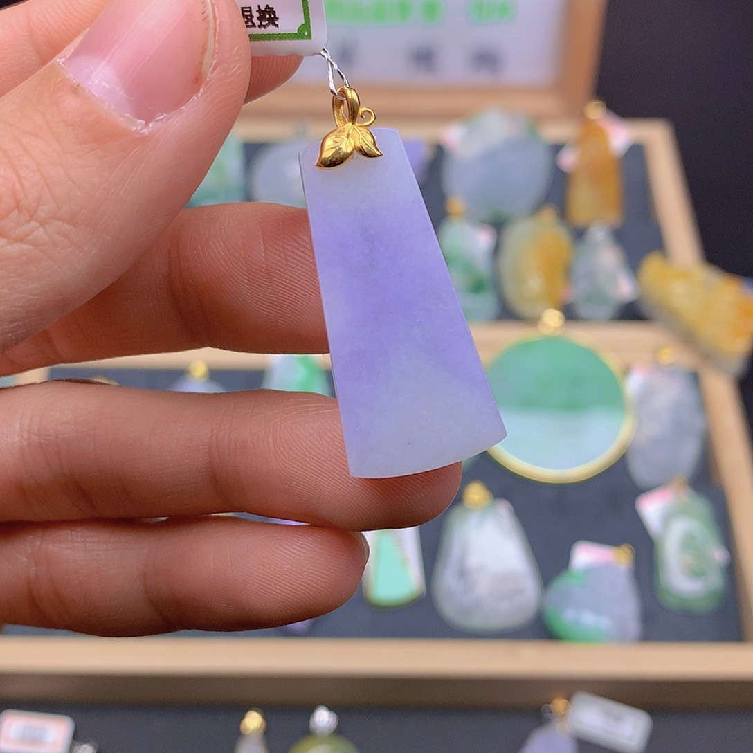 翡翠颈饰18K金镶嵌翡翠