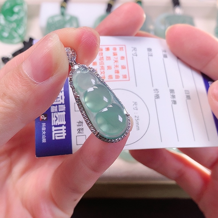 翡翠颈饰未镶嵌翡翠
