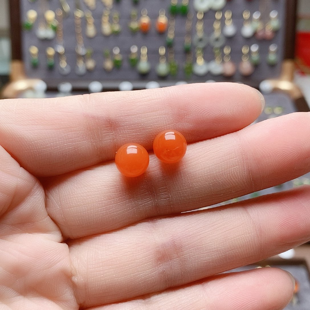 18K金镶嵌南红玛瑙耳饰