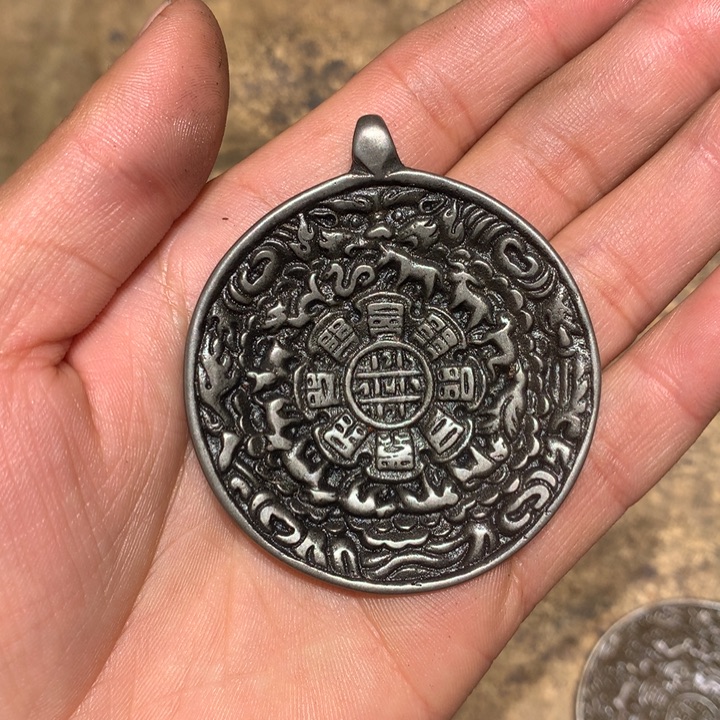 琉璃颈饰?**。喜欢的朋友