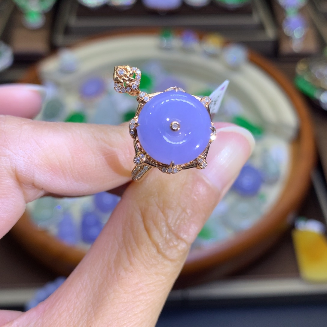 翡翠颈饰18K金镶嵌翡翠