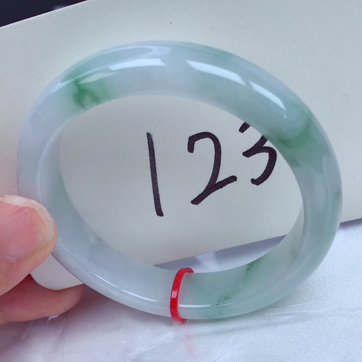 翡翠手镯未镶嵌翡翠