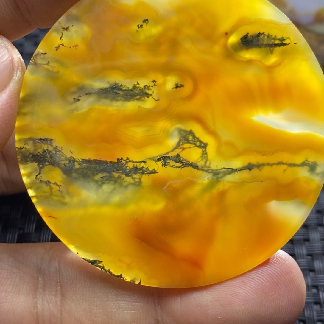 玥***养玛瑙/玉髓未镶嵌颈饰