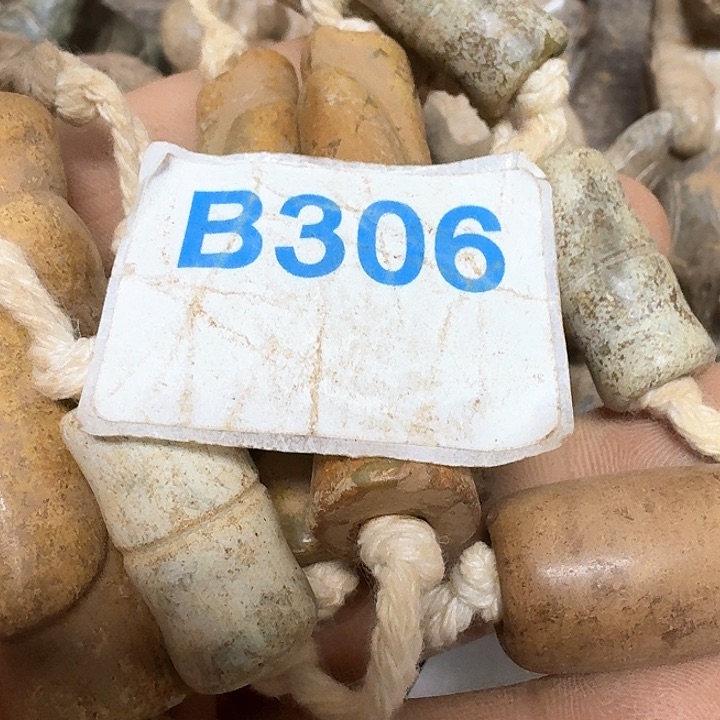 蛇纹石玉颈饰未镶嵌都*