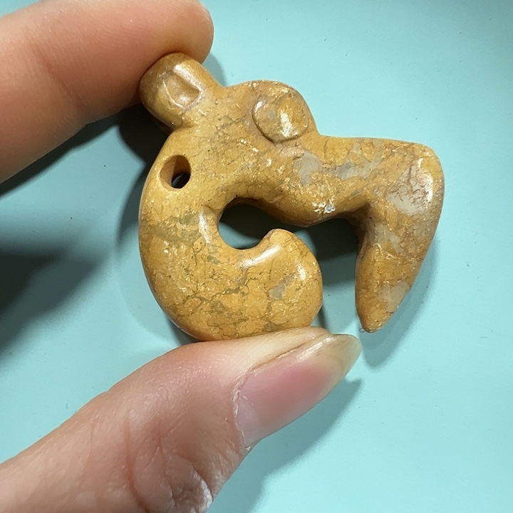 透闪石质玉未镶嵌挂件