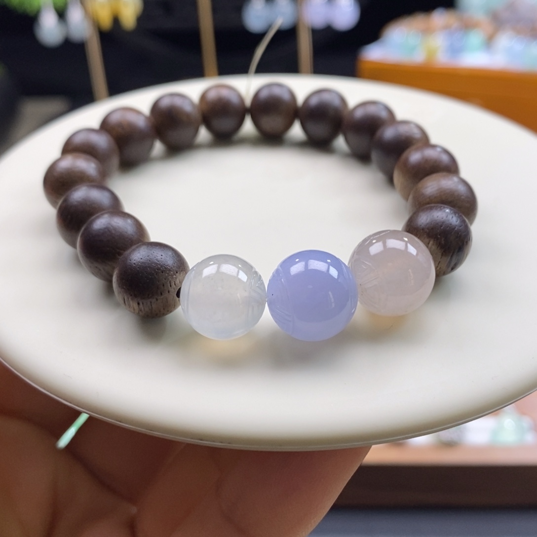 沉香木手串翡翠搭配沉香木手串