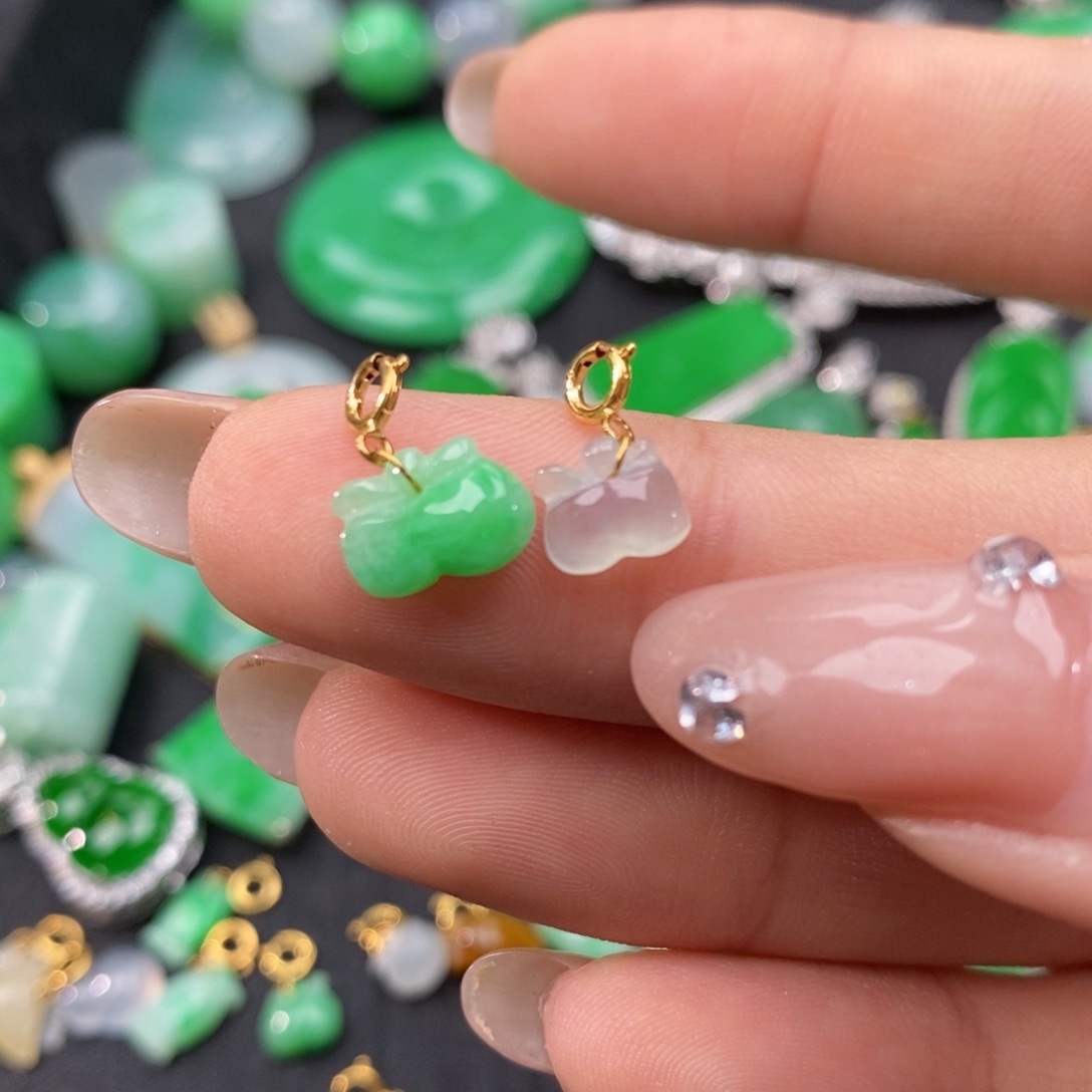 翡翠颈饰18K金镶嵌翡翠