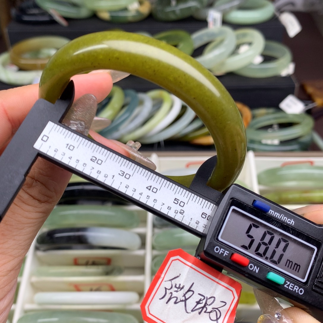 未镶嵌蛇纹石玉手镯10