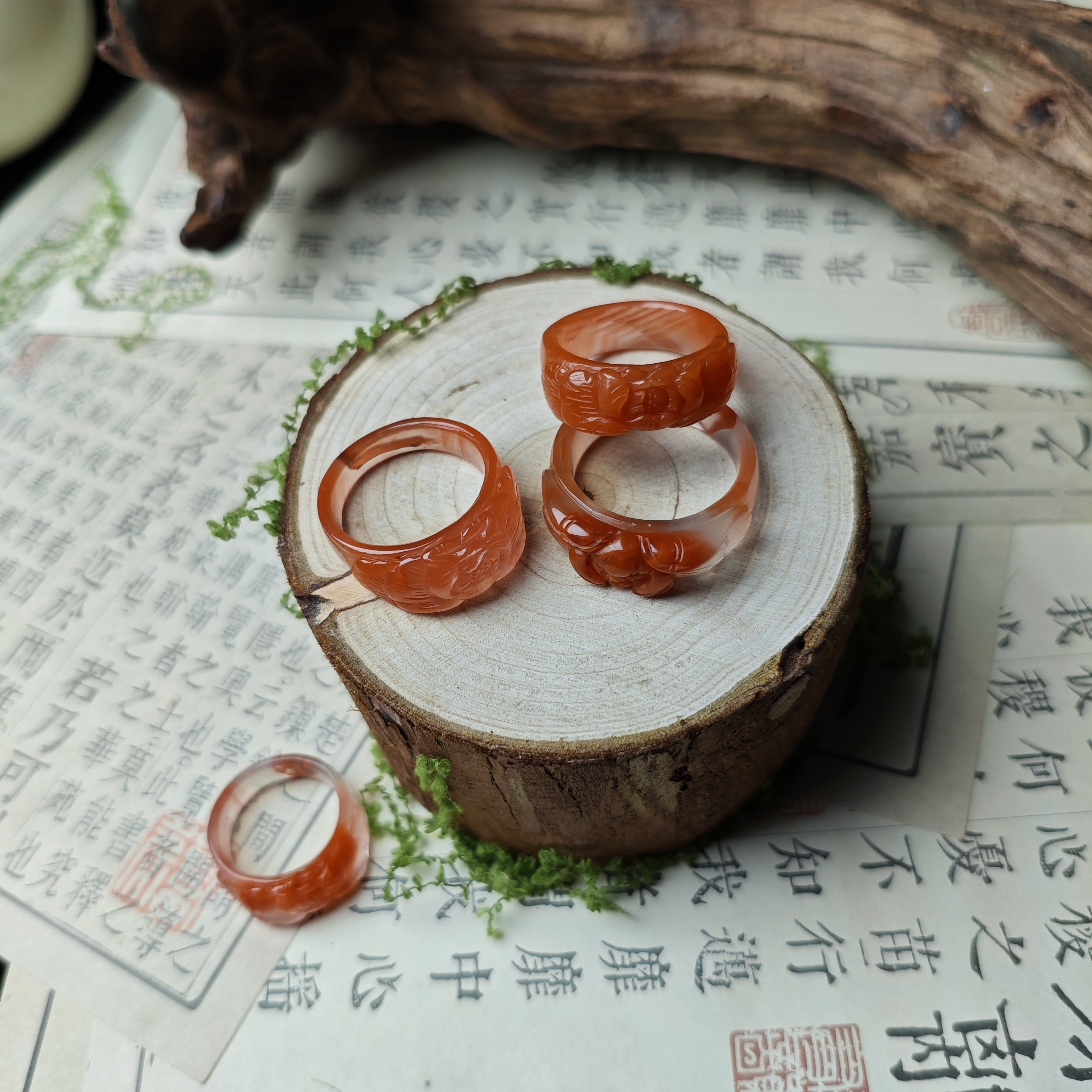 ZBG3050 南红雕刻牡丹戒指（多样性发其一）