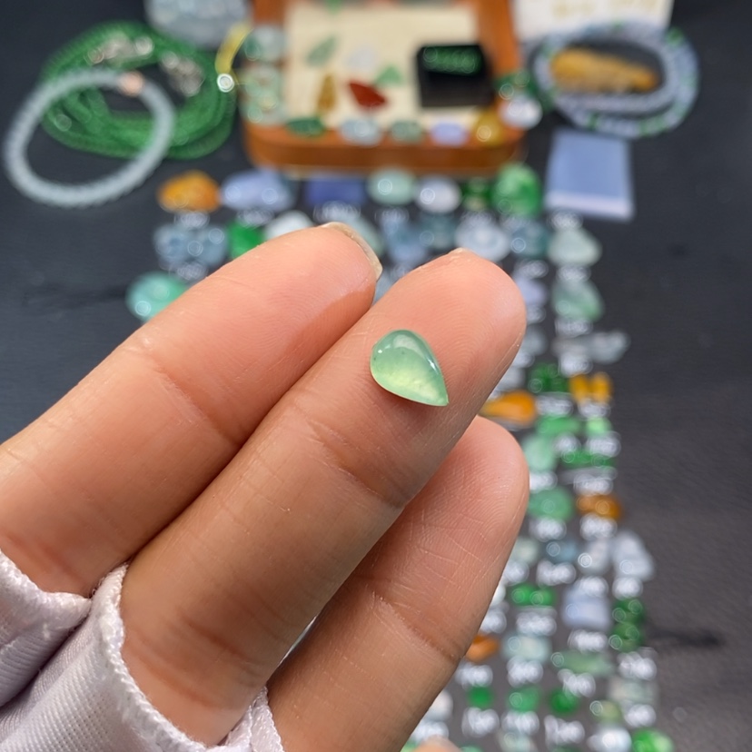 【闪购商品】翡翠挂件未镶嵌水滴