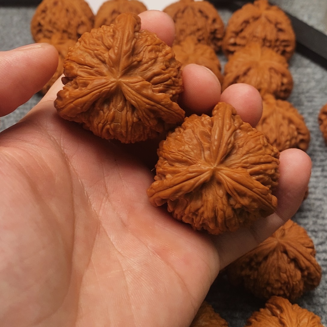 文玩核桃吊坠B***o精工修复三棱44白奔