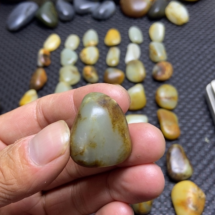 集***》和田玉（糖玉）未镶嵌颈饰