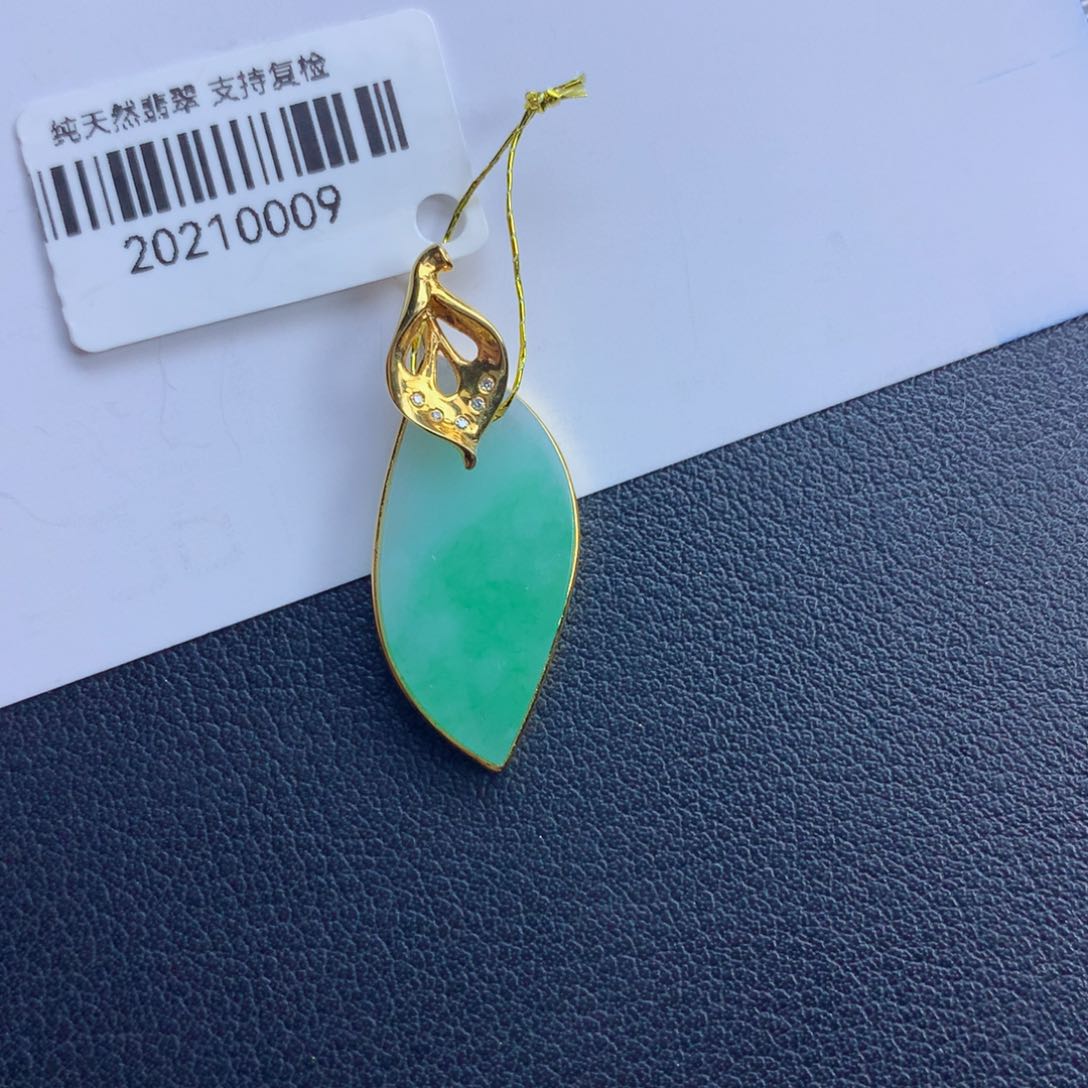 翡翠颈饰未镶嵌随行