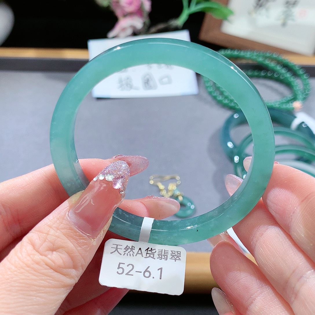 翡翠手镯（圆镯）未镶嵌